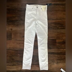 Abercrombie & Finch white skinny jeans Size 2